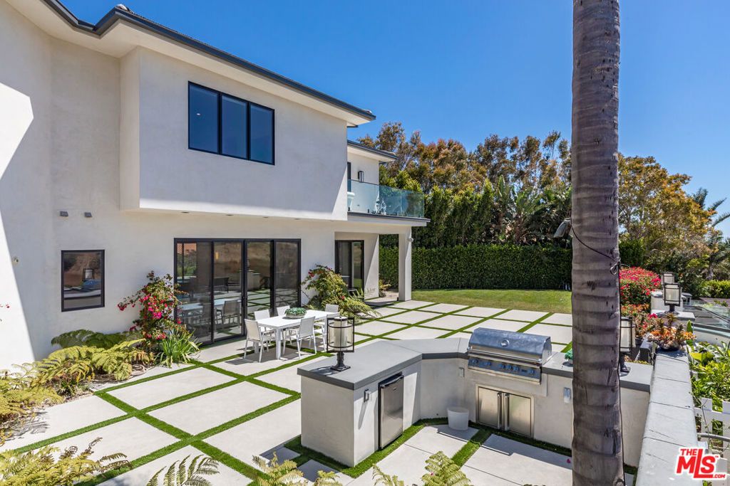Image 14 of property listing at 6251 Ramirez Mesa Drive, Malibu, CA 90265