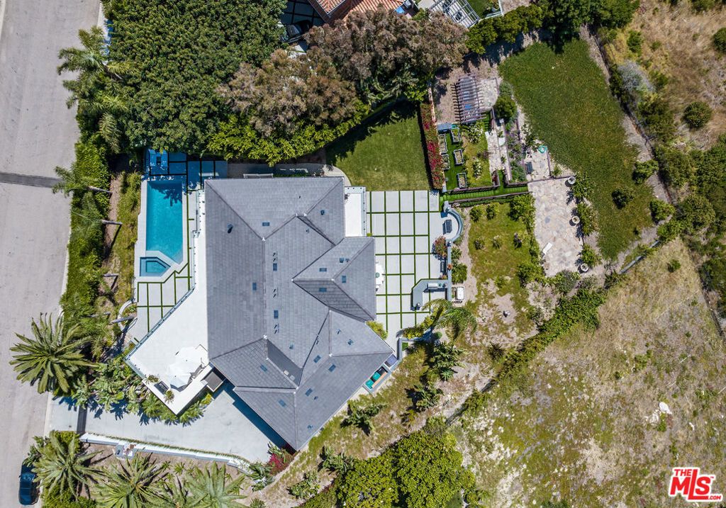 Image 3 of property listing at 6251 Ramirez Mesa Drive, Malibu, CA 90265