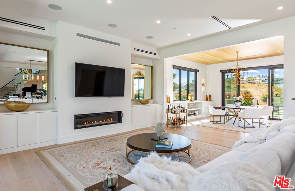 Image 7 of property listing at 6251 Ramirez Mesa Drive, Malibu, CA 90265