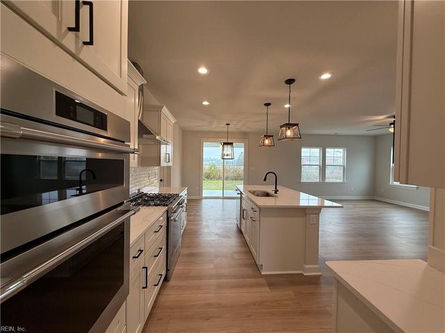 20 Mulligan LN, Suffolk, VA 23434