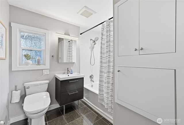 9402 36th Avenue SW, Seattle, WA 98126