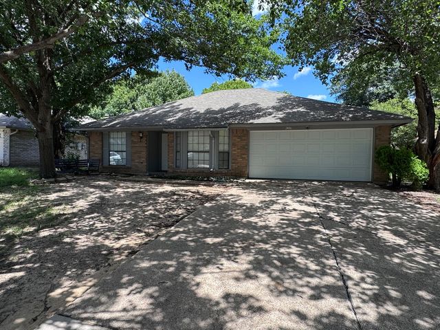 2406 Hallmark Street, Grand Prairie, TX 75052