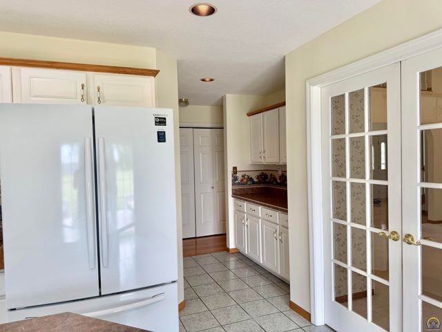 2027 SW West Trail RD, Topeka, KS 66615