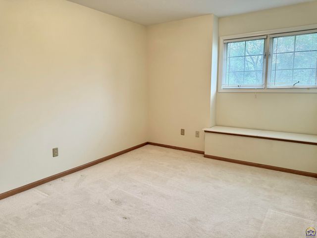2027 SW West Trail RD, Topeka, KS 66615