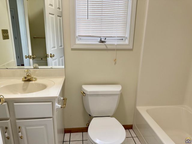 2027 SW West Trail RD, Topeka, KS 66615