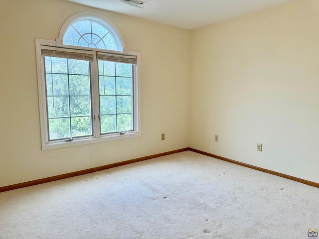 2027 SW West Trail RD, Topeka, KS 66615