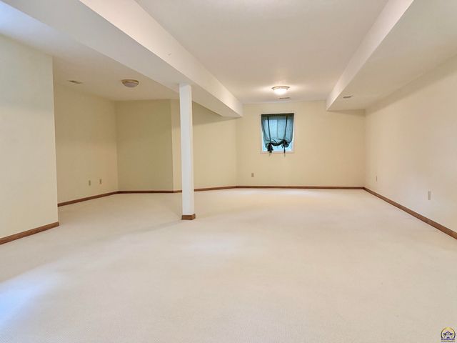 2027 SW West Trail RD, Topeka, KS 66615