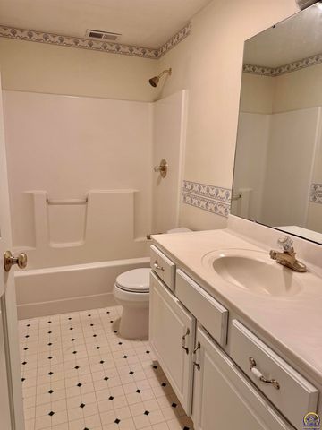 2027 SW West Trail RD, Topeka, KS 66615