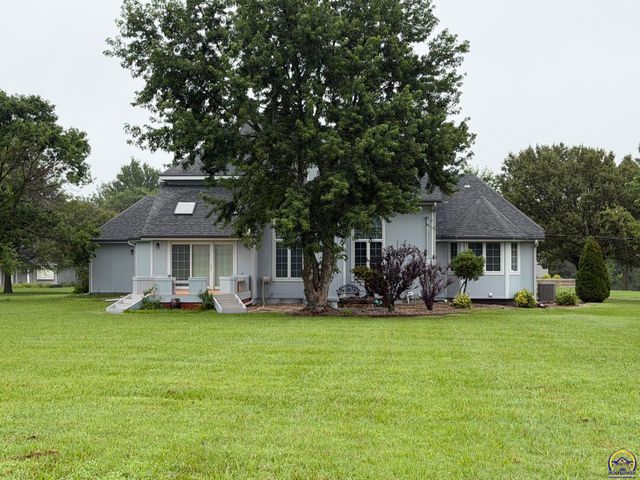 2027 SW West Trail RD, Topeka, KS 66615