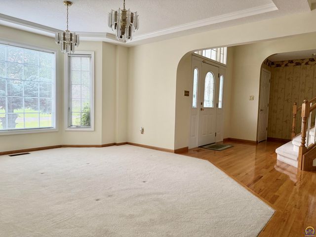 2027 SW West Trail RD, Topeka, KS 66615