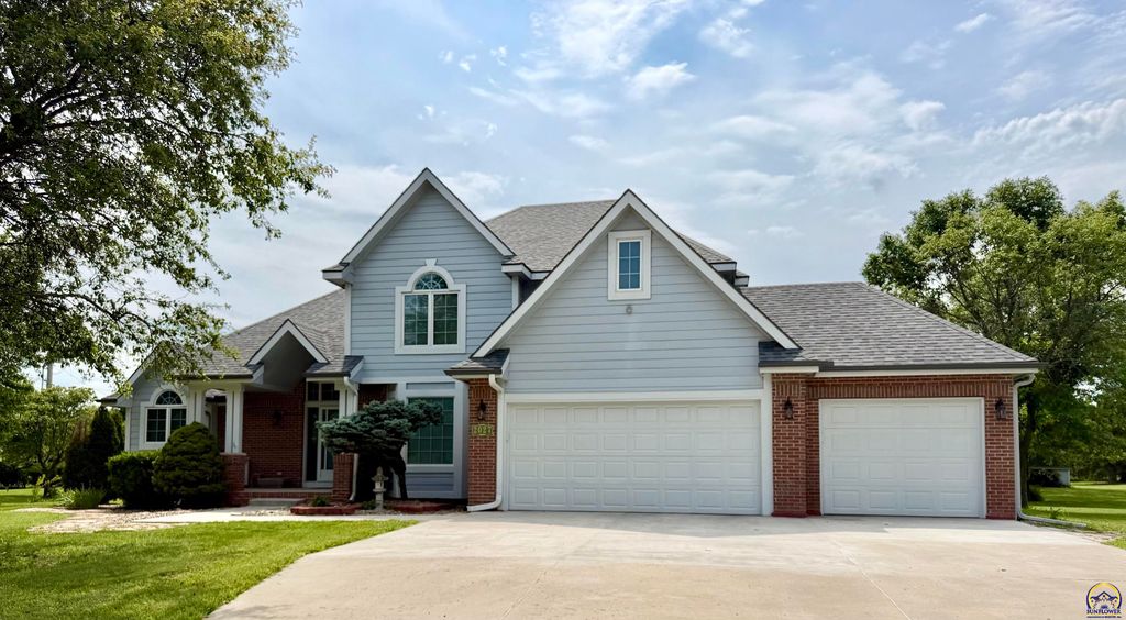 2027 SW West Trail RD, Topeka, KS 66615