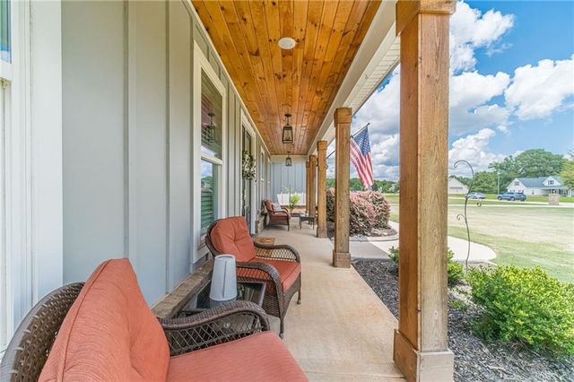 302 Savannah Drive, Mansfield, GA 30055