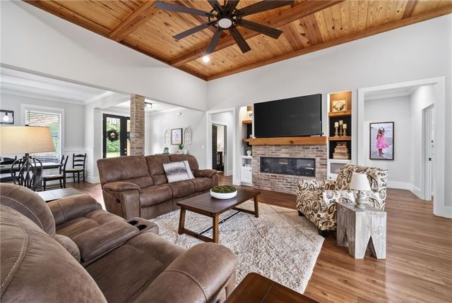 302 Savannah Drive, Mansfield, GA 30055