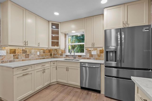 810 S WEST SHORE BOULEVARD, Tampa, FL 33609