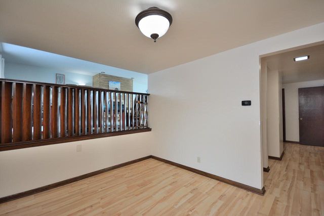 5005 S Menard DRIVE, New Berlin, WI 53151