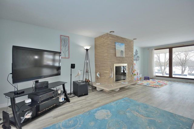 5005 S Menard DRIVE, New Berlin, WI 53151