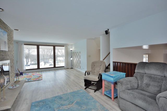 5005 S Menard DRIVE, New Berlin, WI 53151