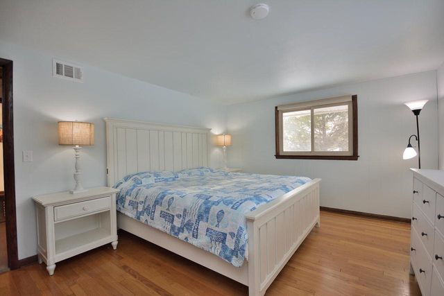 5005 S Menard DRIVE, New Berlin, WI 53151