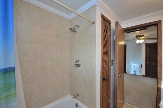 5005 S Menard DRIVE, New Berlin, WI 53151