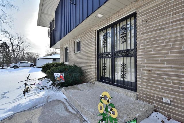 5005 S Menard DRIVE, New Berlin, WI 53151