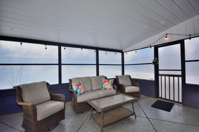 5005 S Menard DRIVE, New Berlin, WI 53151