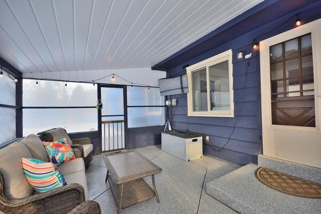 5005 S Menard DRIVE, New Berlin, WI 53151