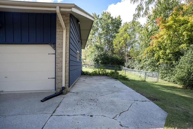 5005 S Menard DRIVE, New Berlin, WI 53151