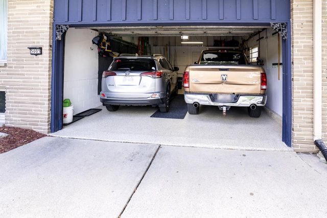 5005 S Menard DRIVE, New Berlin, WI 53151