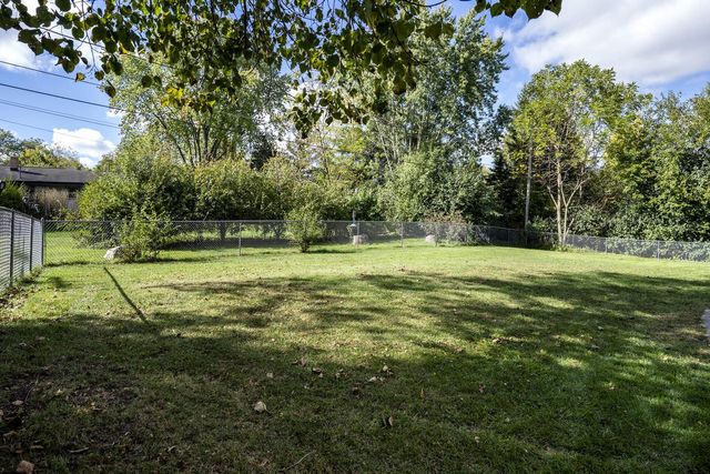 5005 S Menard DRIVE, New Berlin, WI 53151