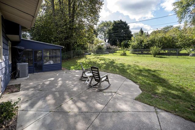 5005 S Menard DRIVE, New Berlin, WI 53151