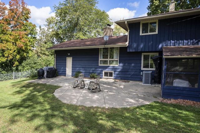 5005 S Menard DRIVE, New Berlin, WI 53151