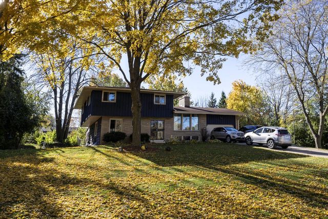 5005 S Menard DRIVE, New Berlin, WI 53151