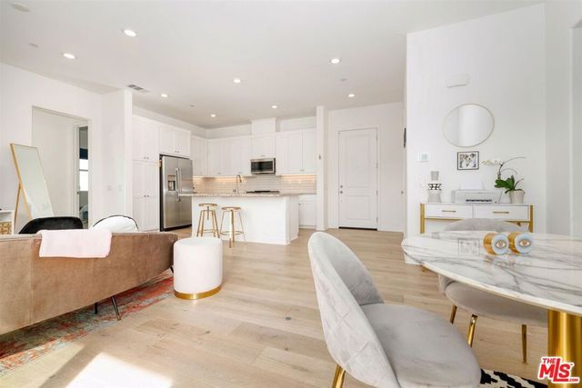 27405 Journey Place 305, Valencia, CA 91381
