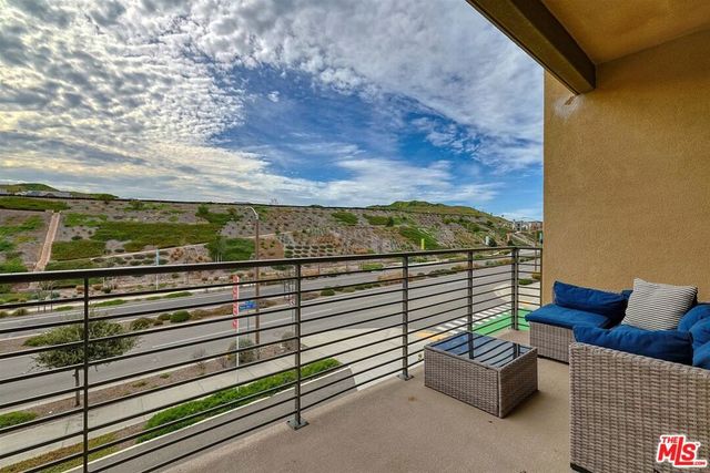 27405 Journey Place 305, Valencia, CA 91381