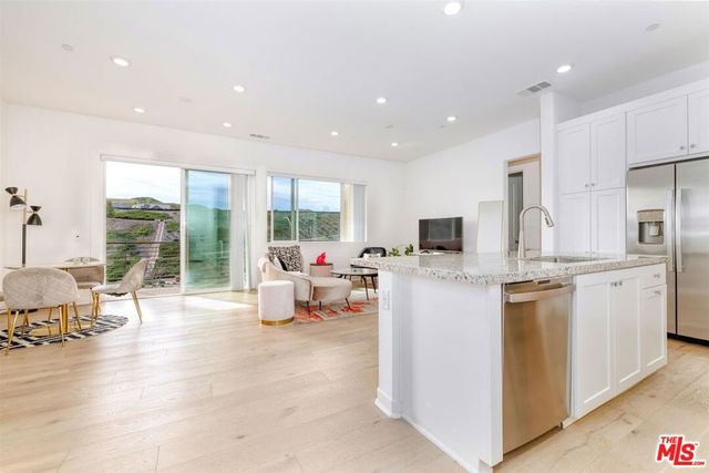 27405 Journey Place 305, Valencia, CA 91381