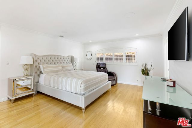 6430 S Sherbourne Drive, Los Angeles, CA 90056