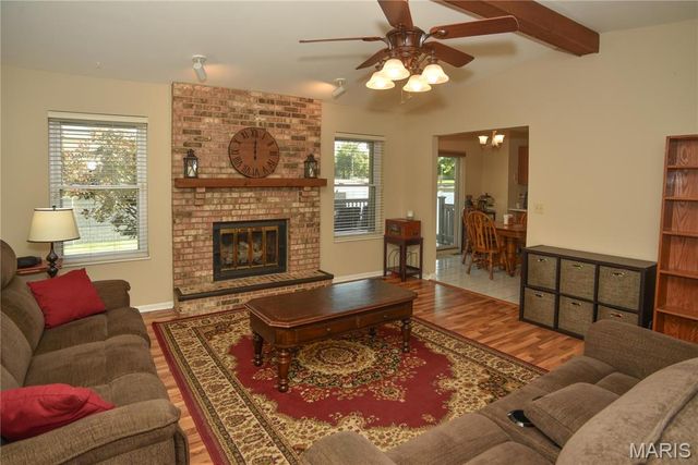 8 W Sunny Wood Court, St Peters, MO 63376