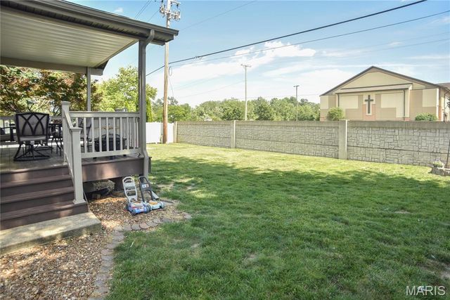 8 W Sunny Wood Court, St Peters, MO 63376