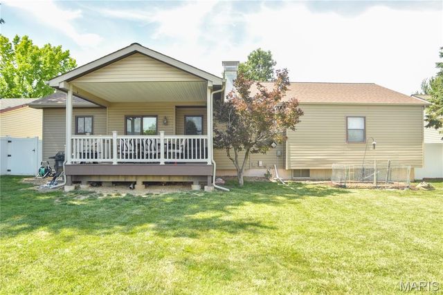 8 W Sunny Wood Court, St Peters, MO 63376