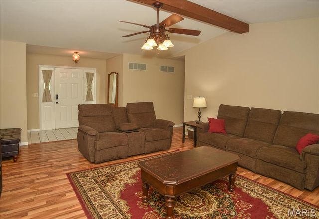 8 W Sunny Wood Court, St Peters, MO 63376