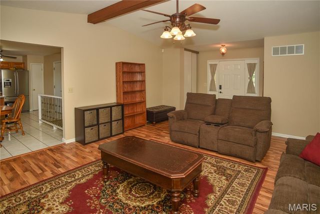 8 W Sunny Wood Court, St Peters, MO 63376