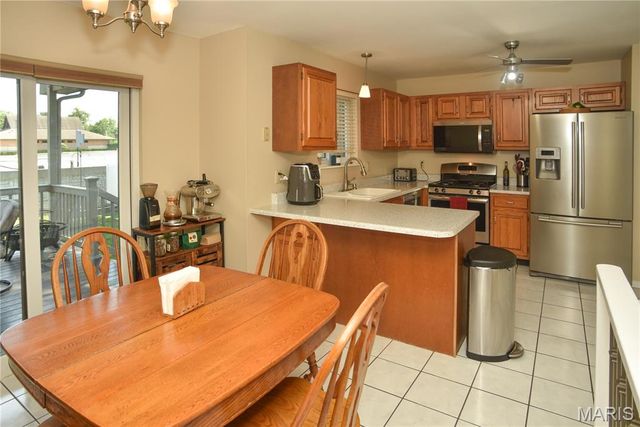 8 W Sunny Wood Court, St Peters, MO 63376