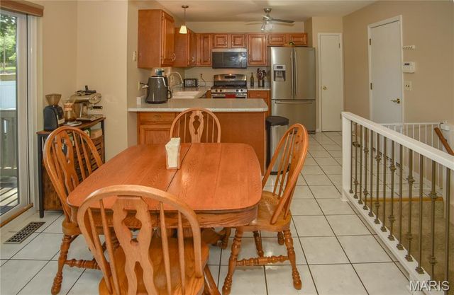 8 W Sunny Wood Court, St Peters, MO 63376