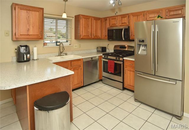 8 W Sunny Wood Court, St Peters, MO 63376