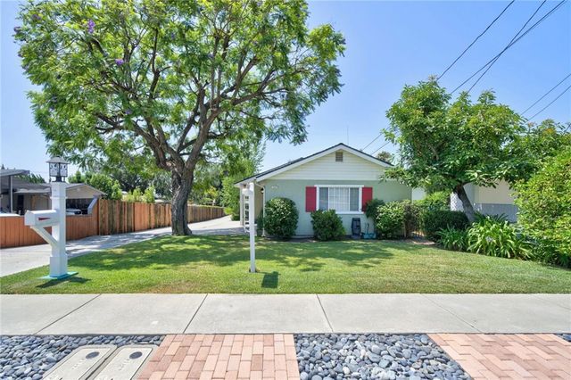 300 W Laurel Avenue, Sierra Madre, CA 91024