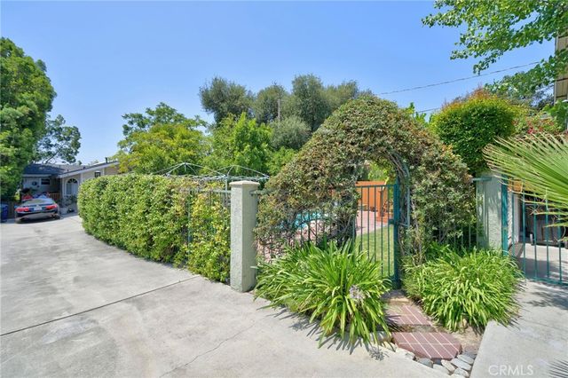 300 W Laurel Avenue, Sierra Madre, CA 91024