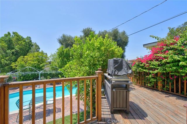 300 W Laurel Avenue, Sierra Madre, CA 91024