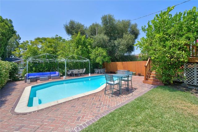 300 W Laurel Avenue, Sierra Madre, CA 91024