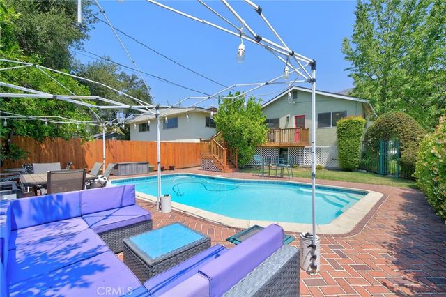 300 W Laurel Avenue, Sierra Madre, CA 91024