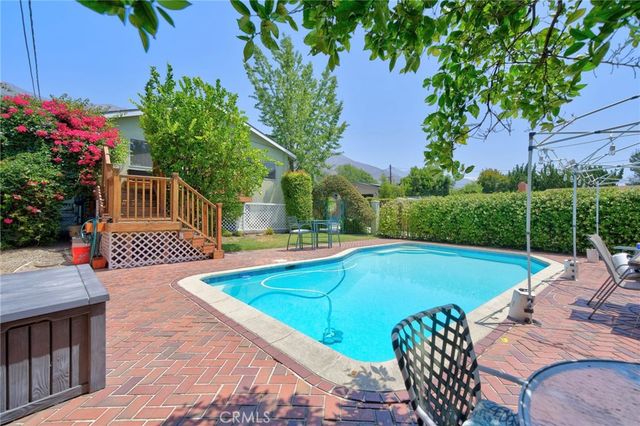 300 W Laurel Avenue, Sierra Madre, CA 91024